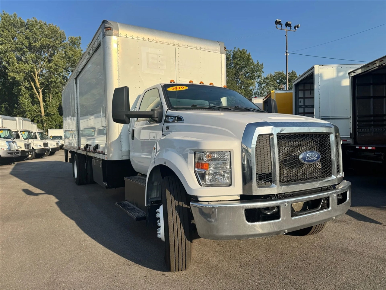 2019 Ford F-750 Regular Cab photo 3