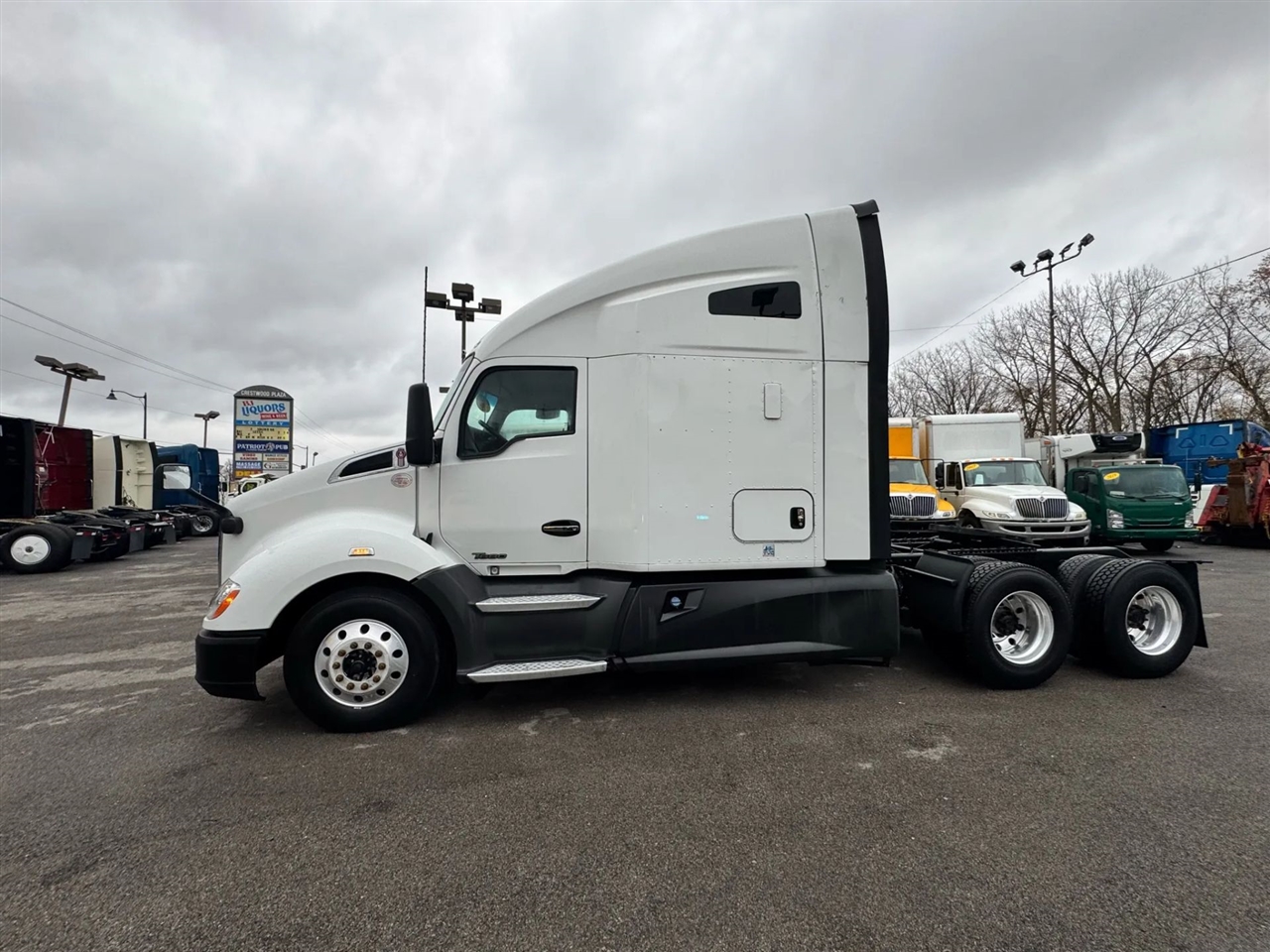 2021 Kenworth T680 photo 2