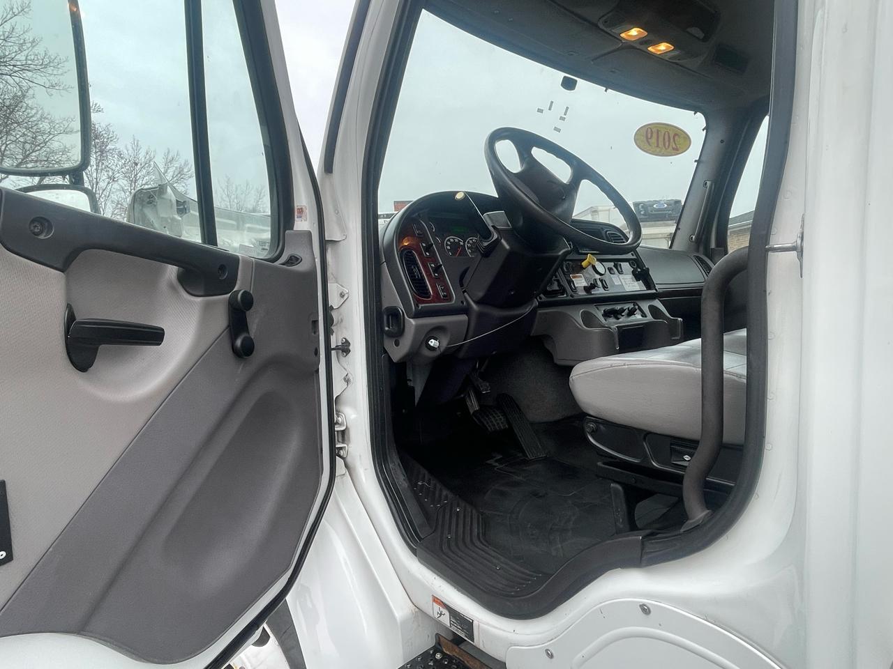 Freightliner M2 106 Base 2019