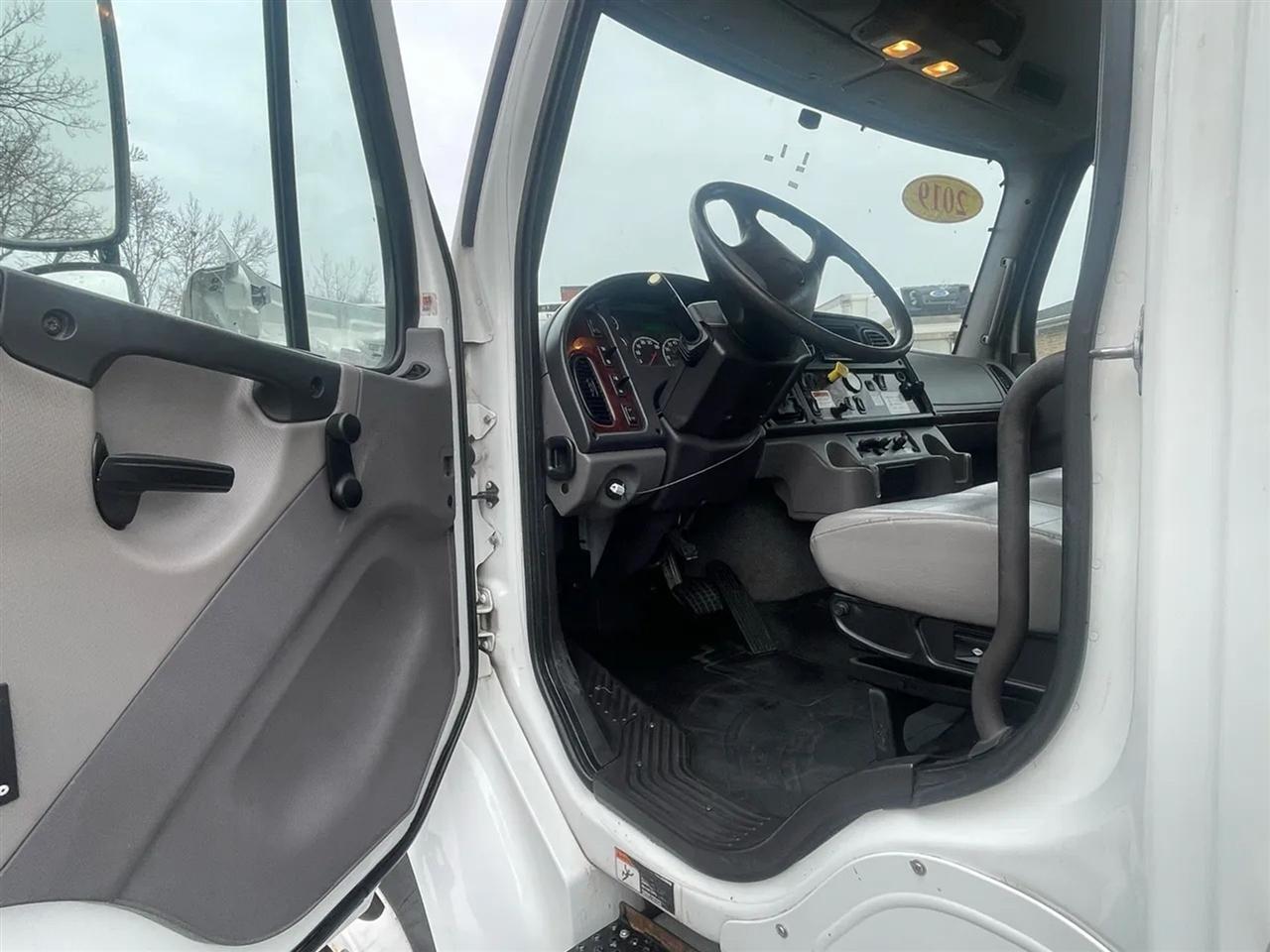 Freightliner M2 106  2019