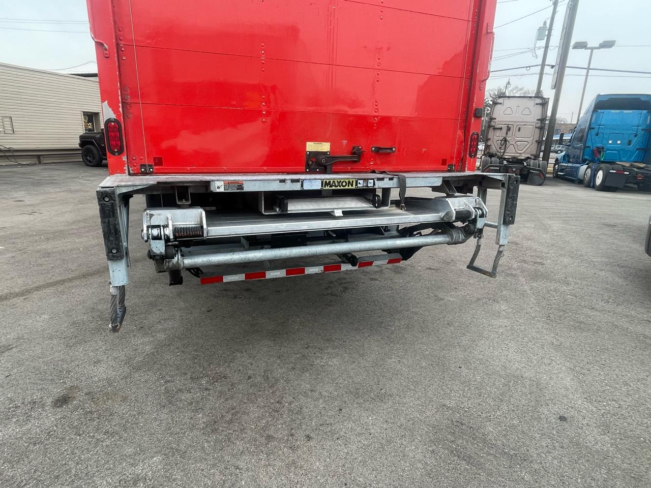 Freightliner M2 106  2018