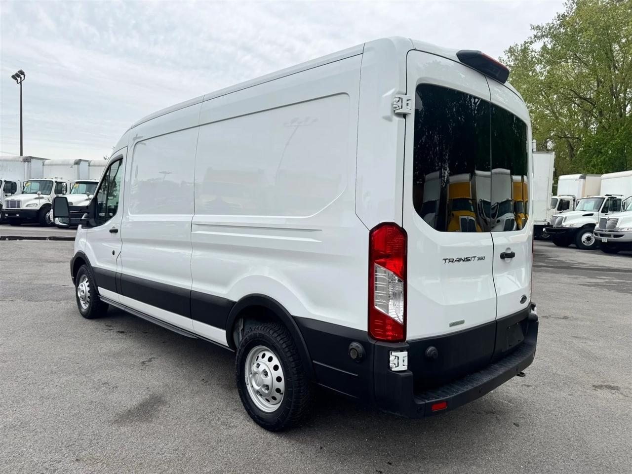 Ford Transit 350 Van Low Roof w/Sliding Pass. 130-in. WB 2020