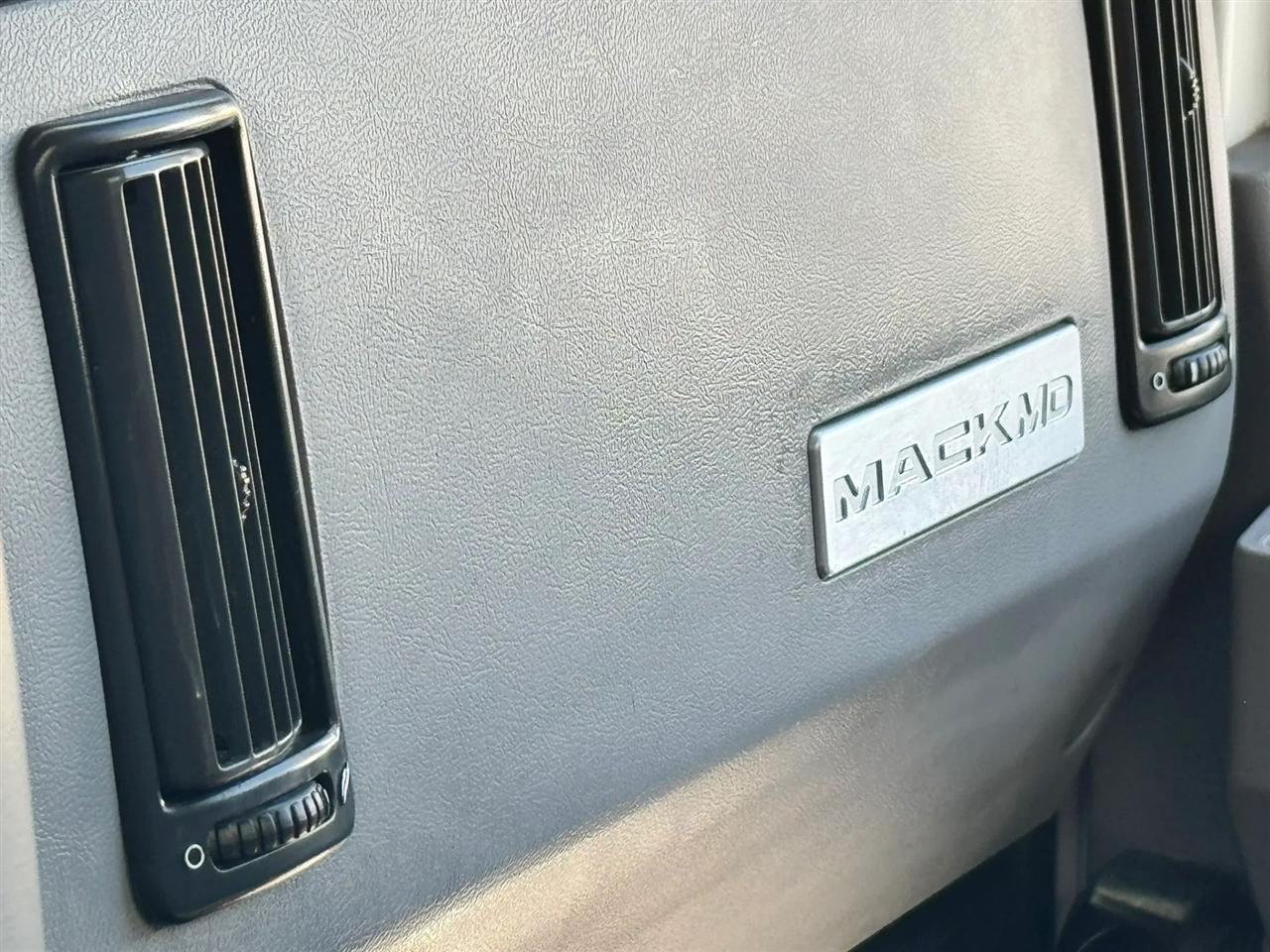 Mack MD  2022