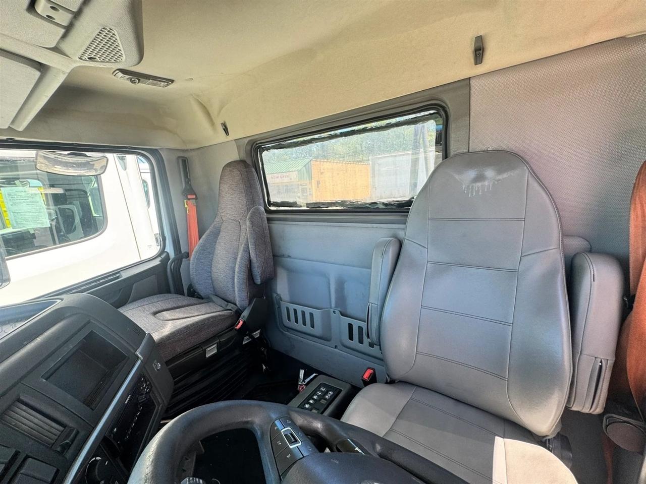 Volvo VNL  2020