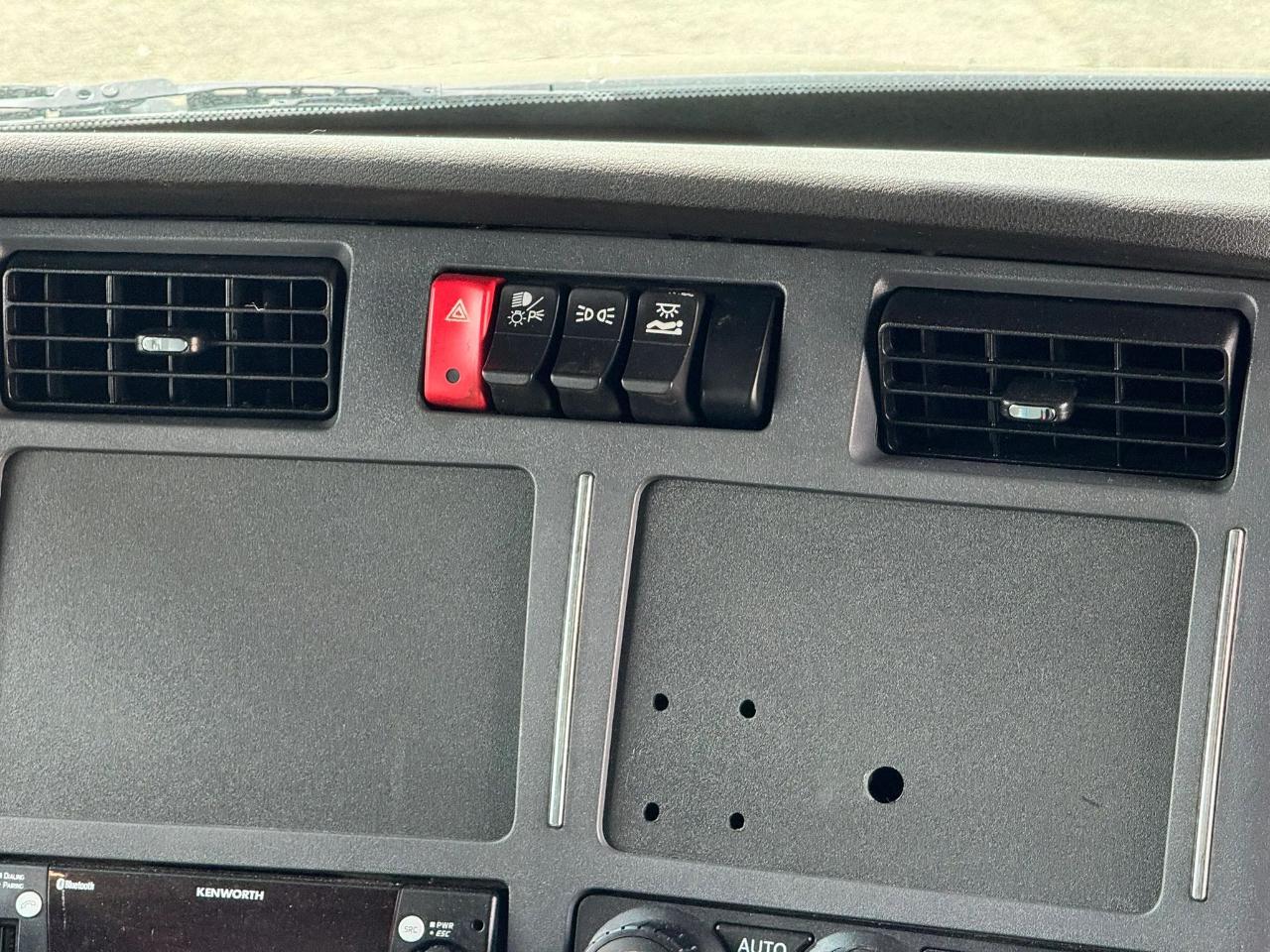 Kenworth 310  2023