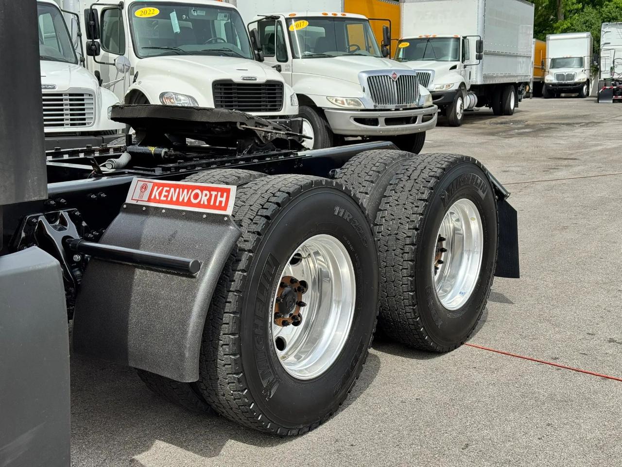 Kenworth 310  2023