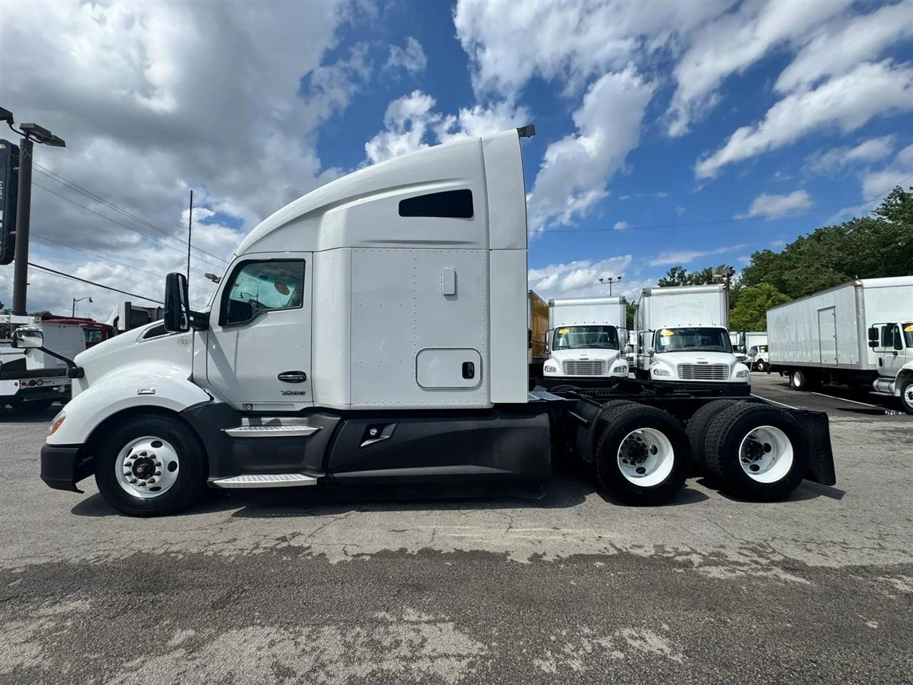 Kenworth 310  2022