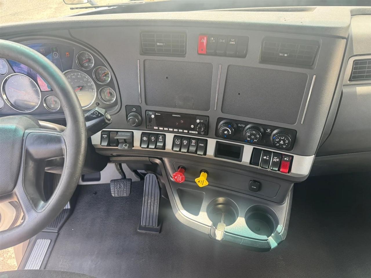 Kenworth 310  2022