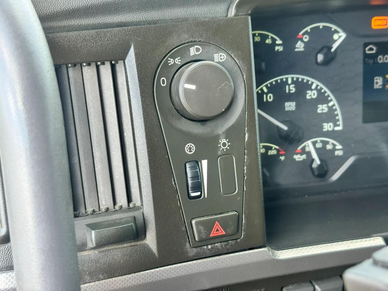 Volvo VNL  2020