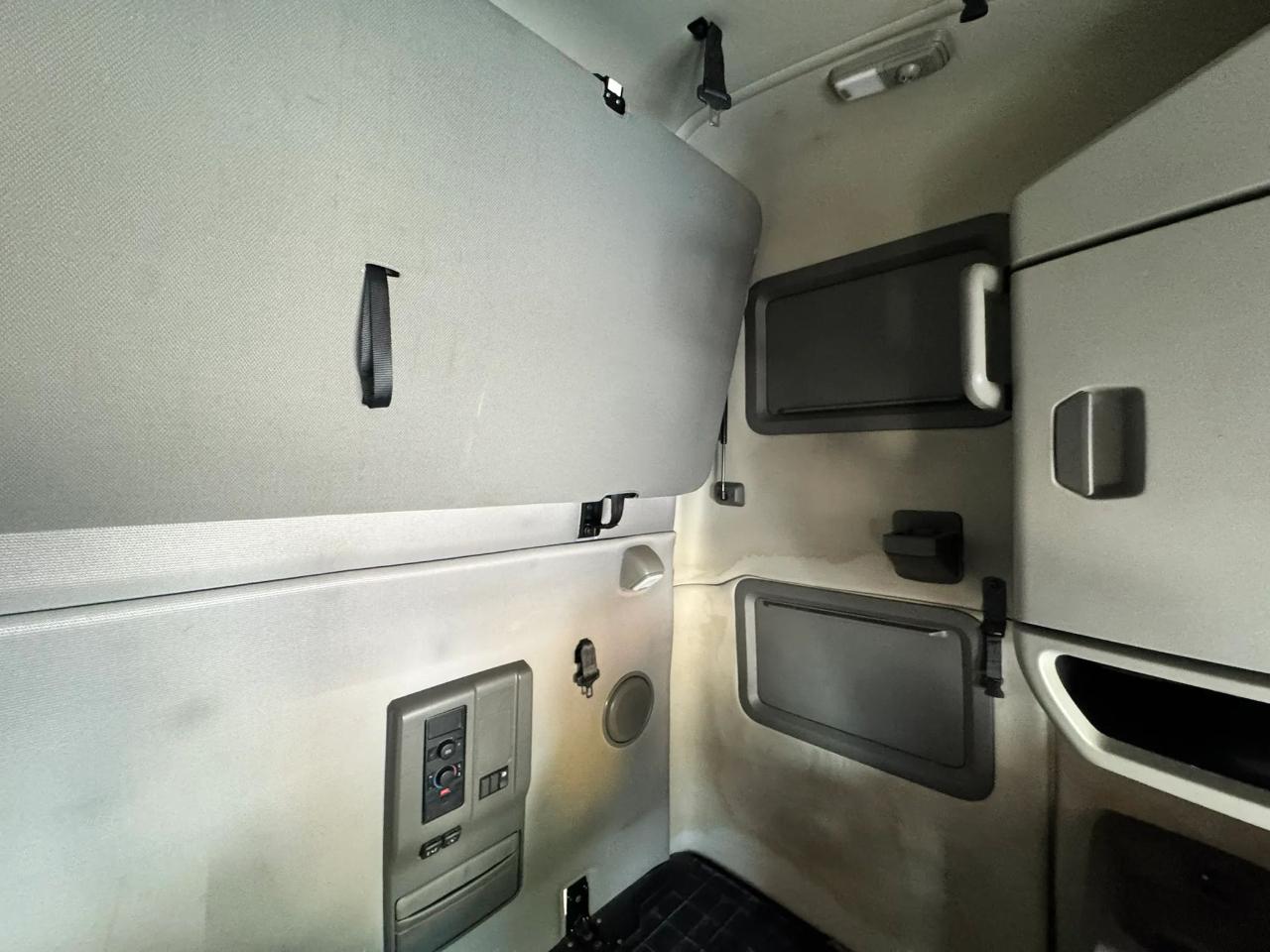 Volvo VNL  2020