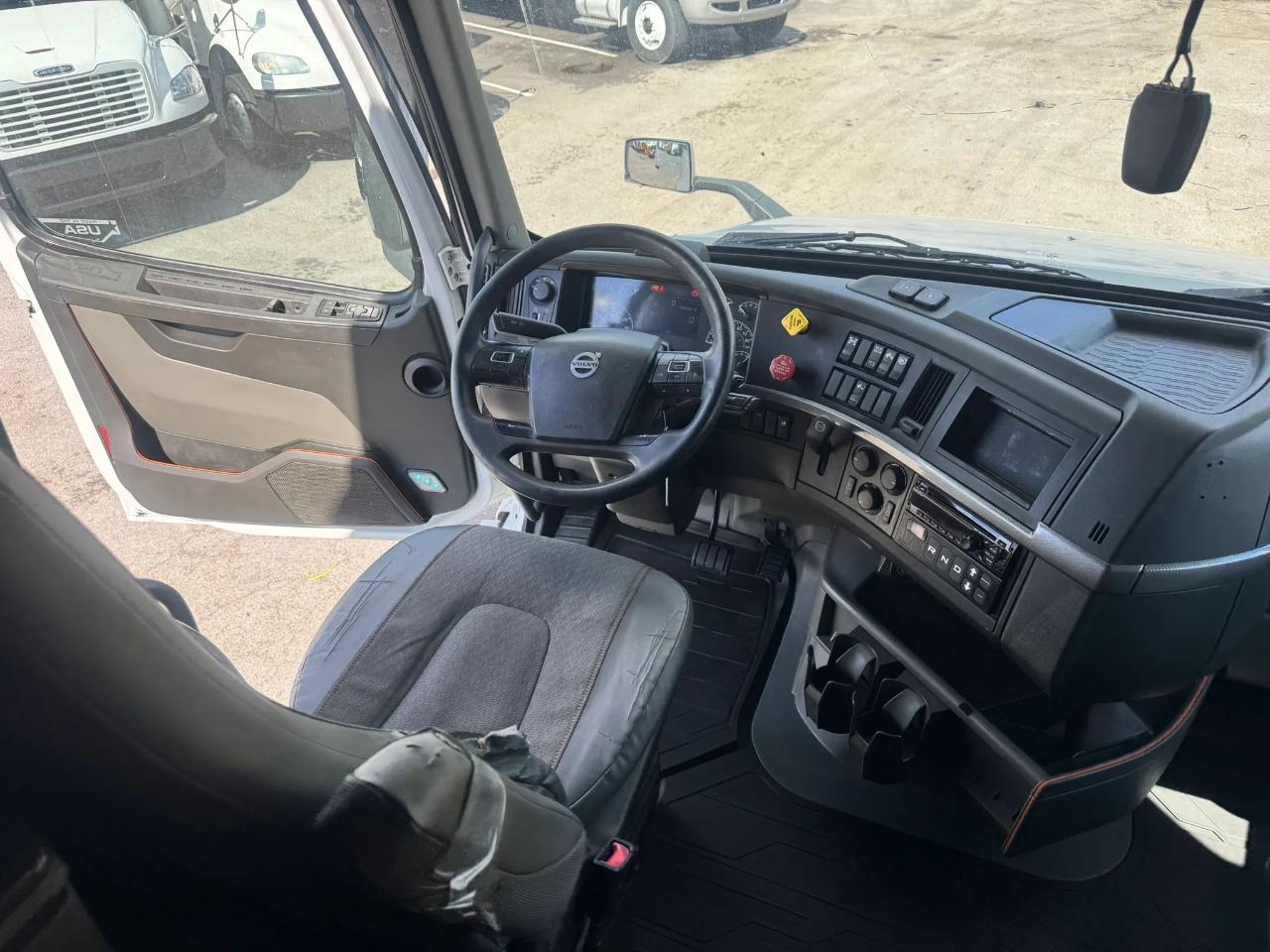 Volvo VNL  2020