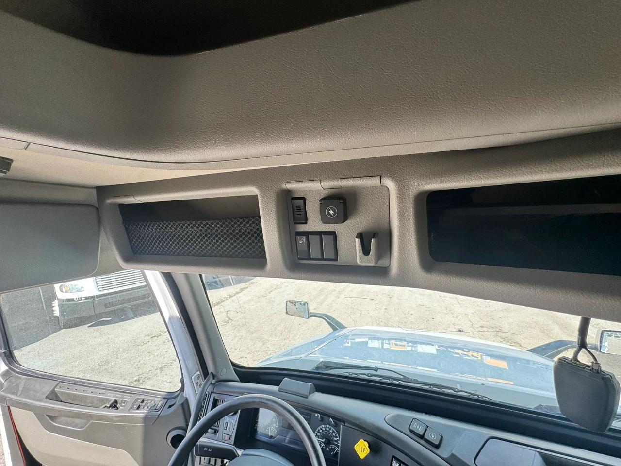 Volvo VNL  2020