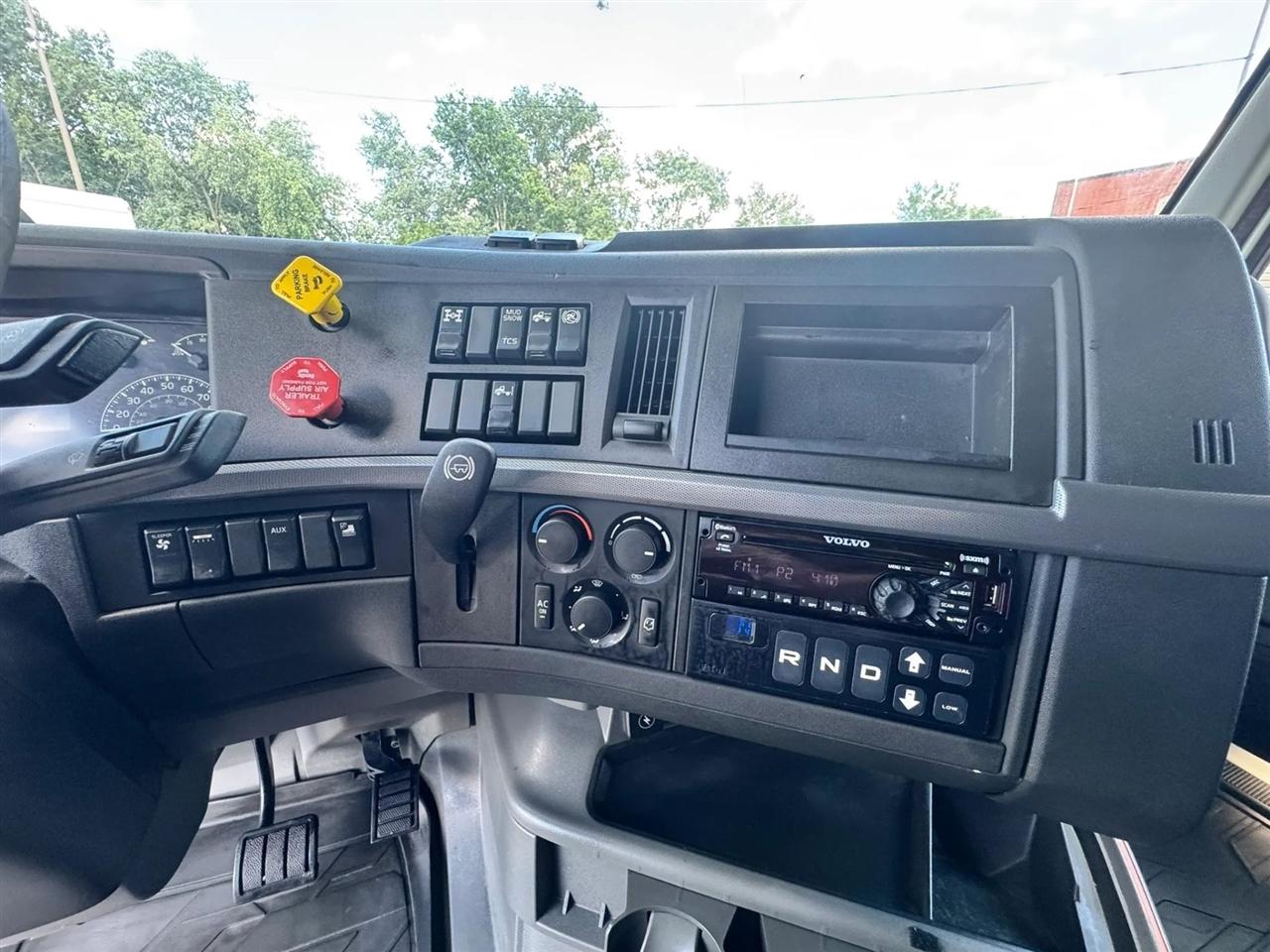 Volvo VNL  2020