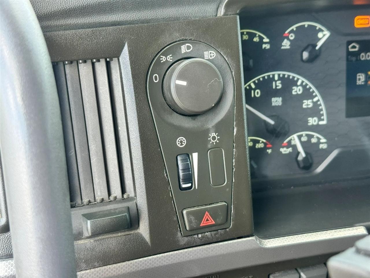 Volvo VNL  2020