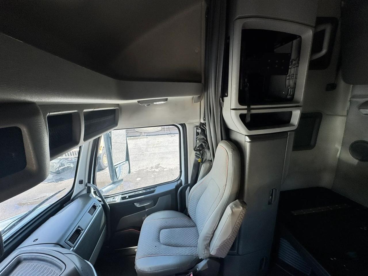 Volvo VNL  2020