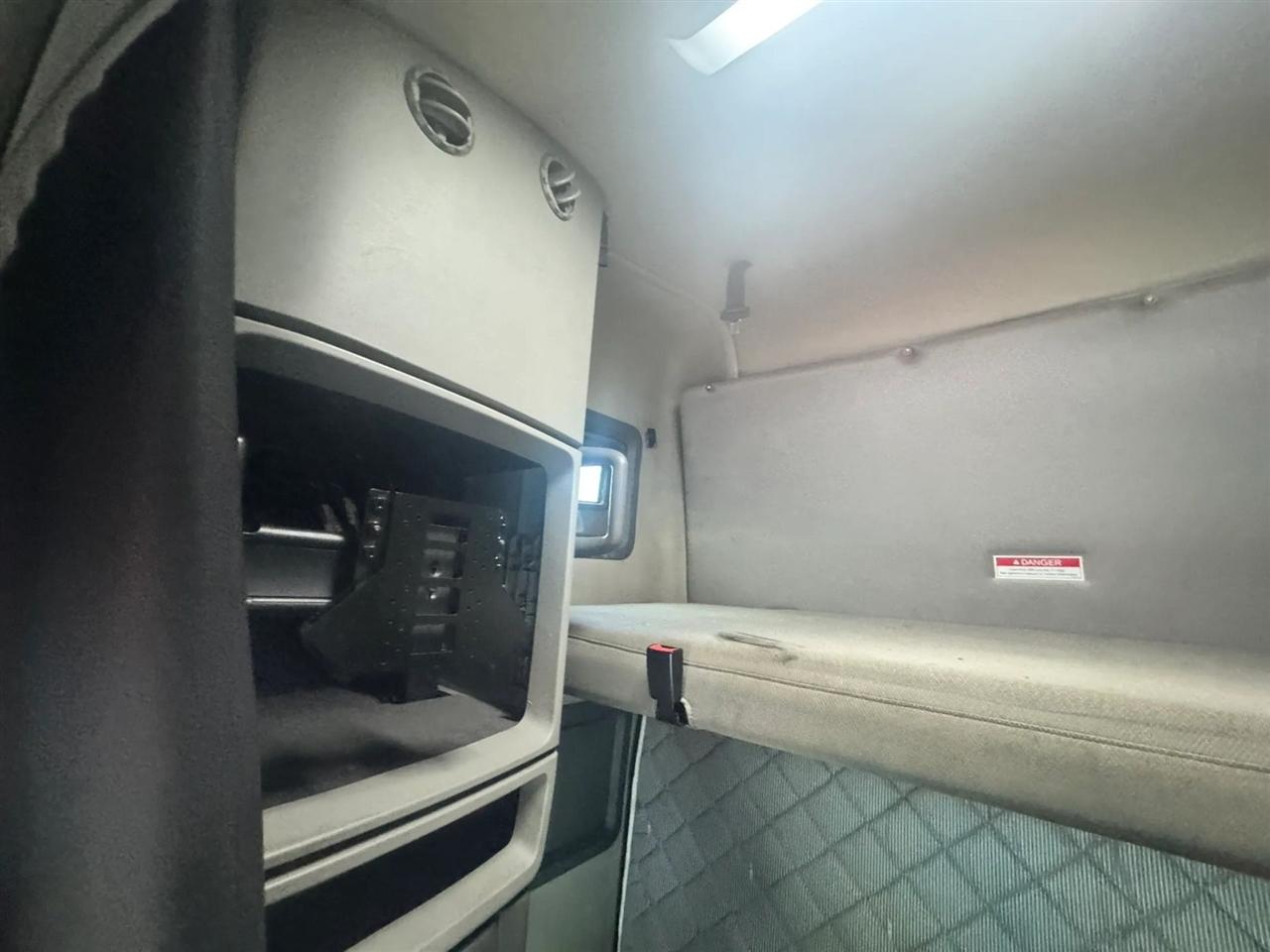 Volvo VNL  2020