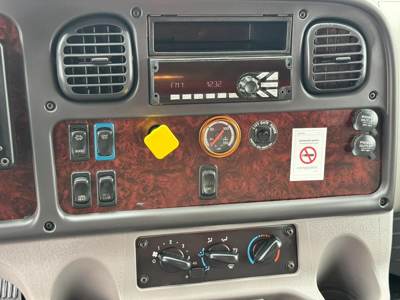 Freightliner M2 106 Medium Duty  2018