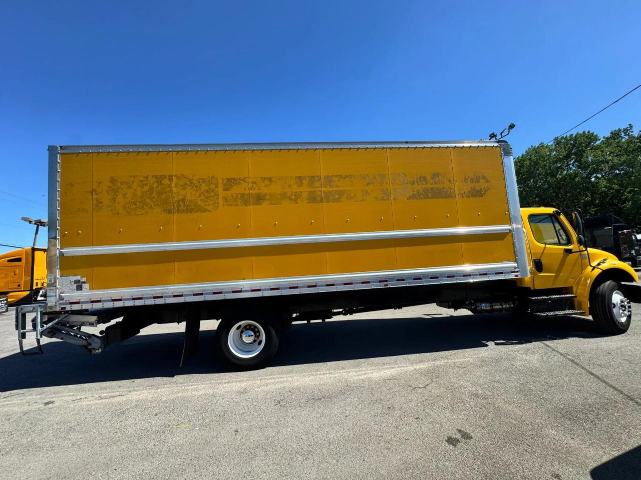 Freightliner M2 106  2019