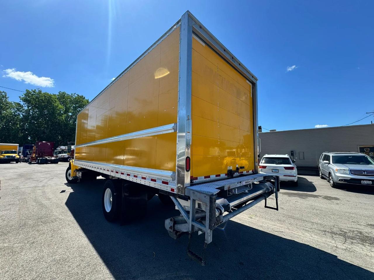 Freightliner M2 106  2019