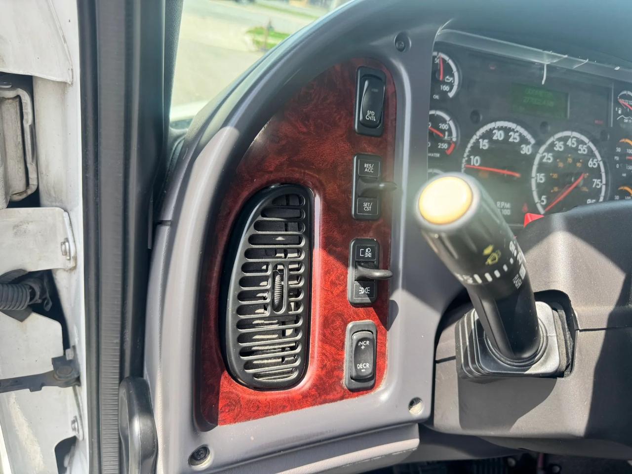 Freightliner M2-106  2017