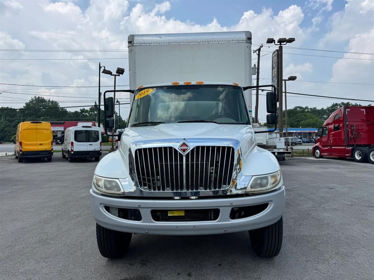 International DuraStar 4300  2019