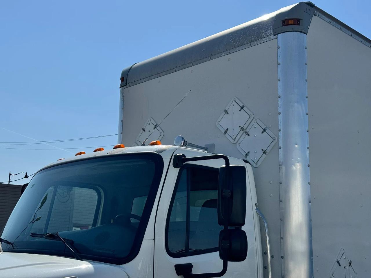 Freightliner M2 106 Medium Duty  2016