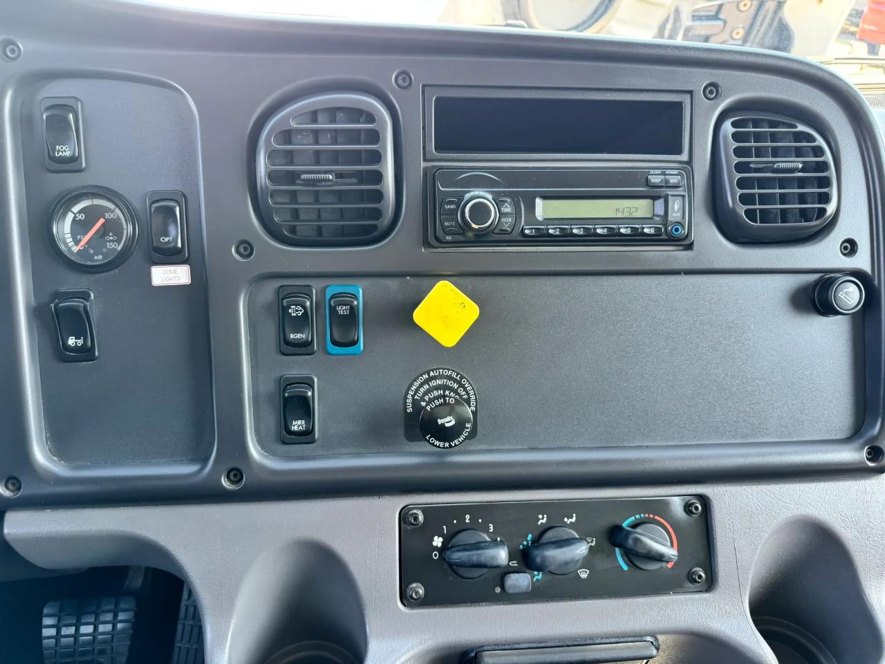 Freightliner M2 106 Medium Duty  2016