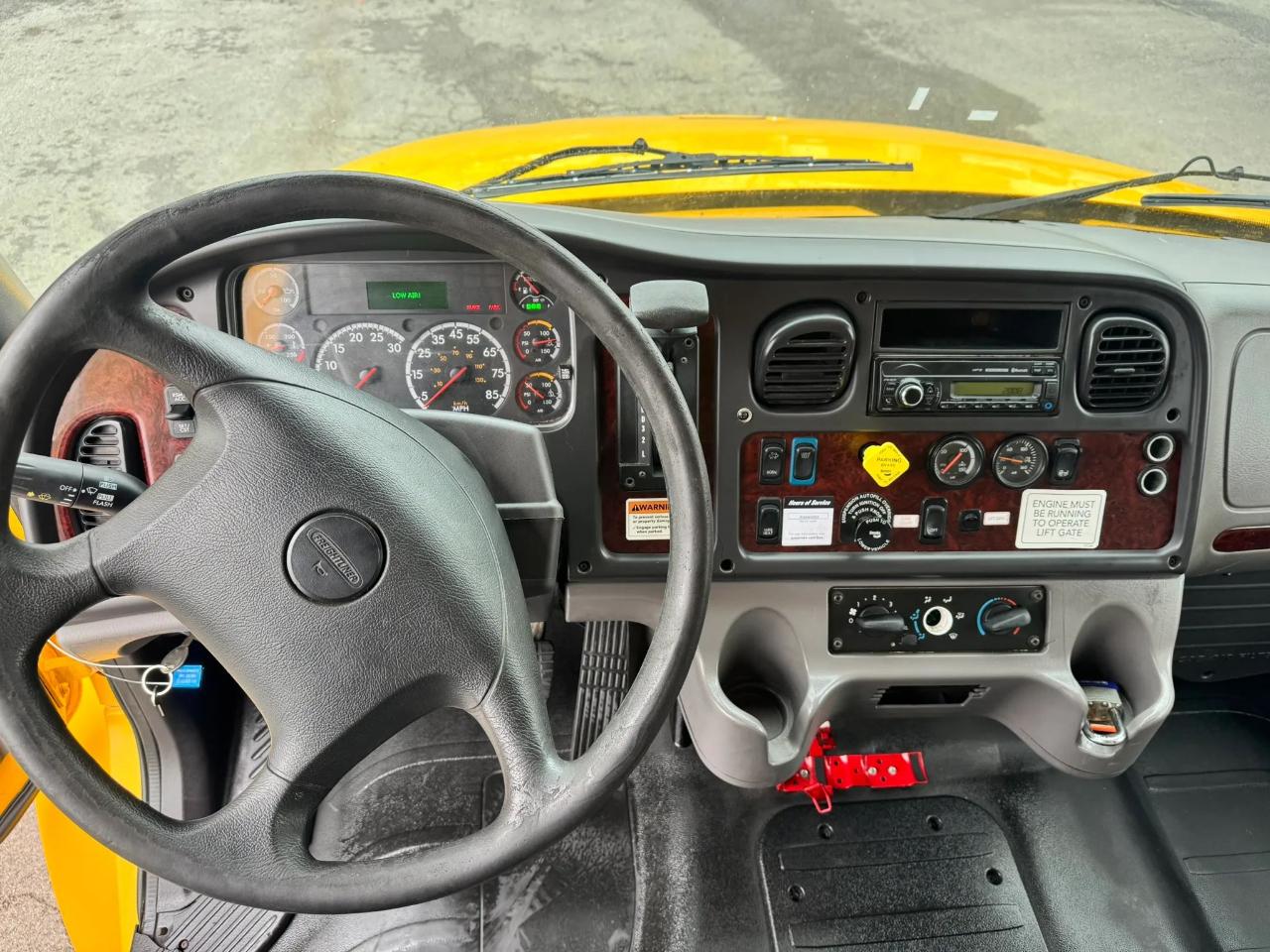 Freightliner M2 106 Medium Duty  2017