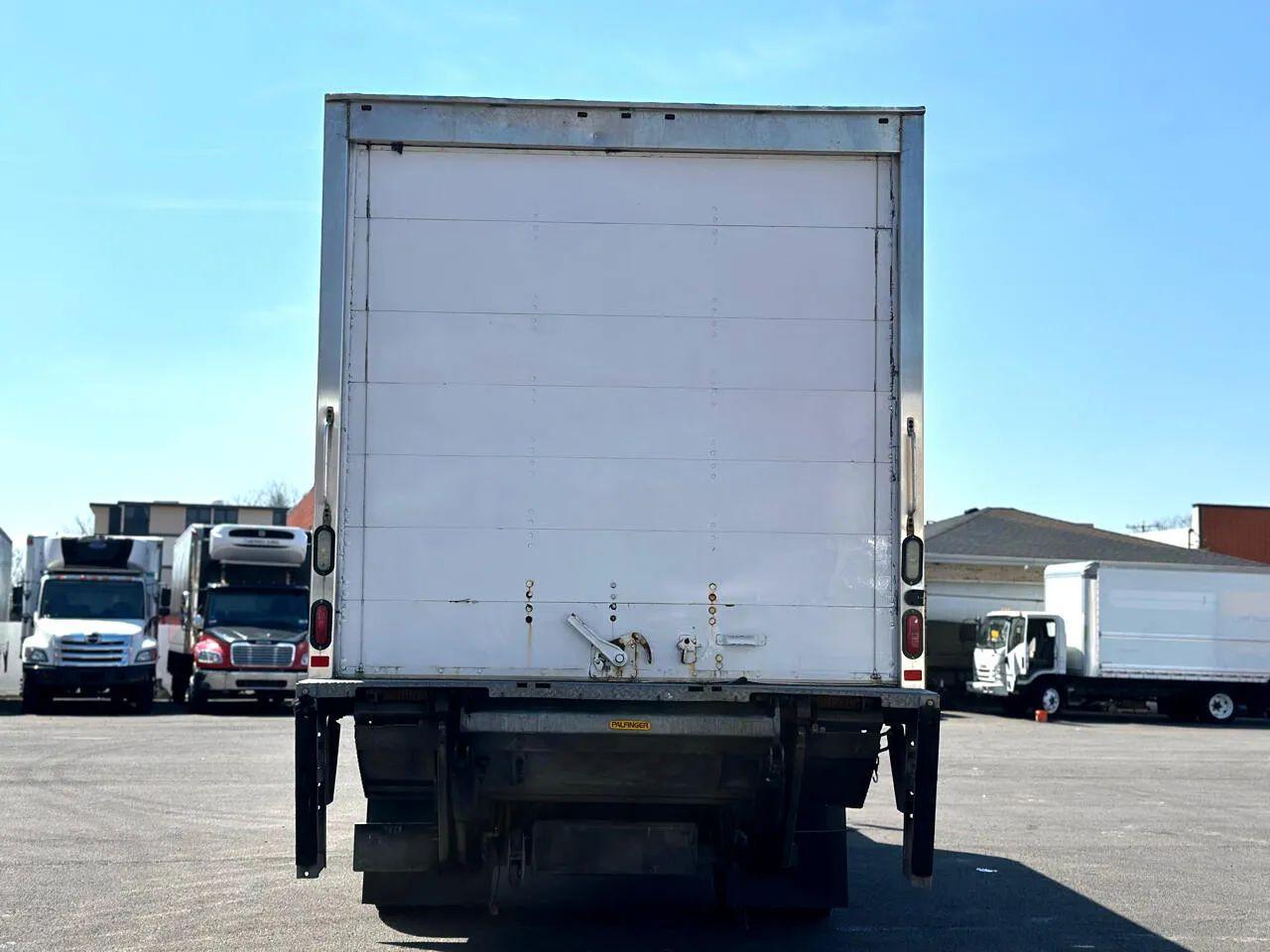 Freightliner M2 106 Medium Duty  2017