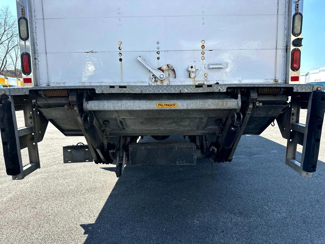 Freightliner M2 106 Medium Duty  2017