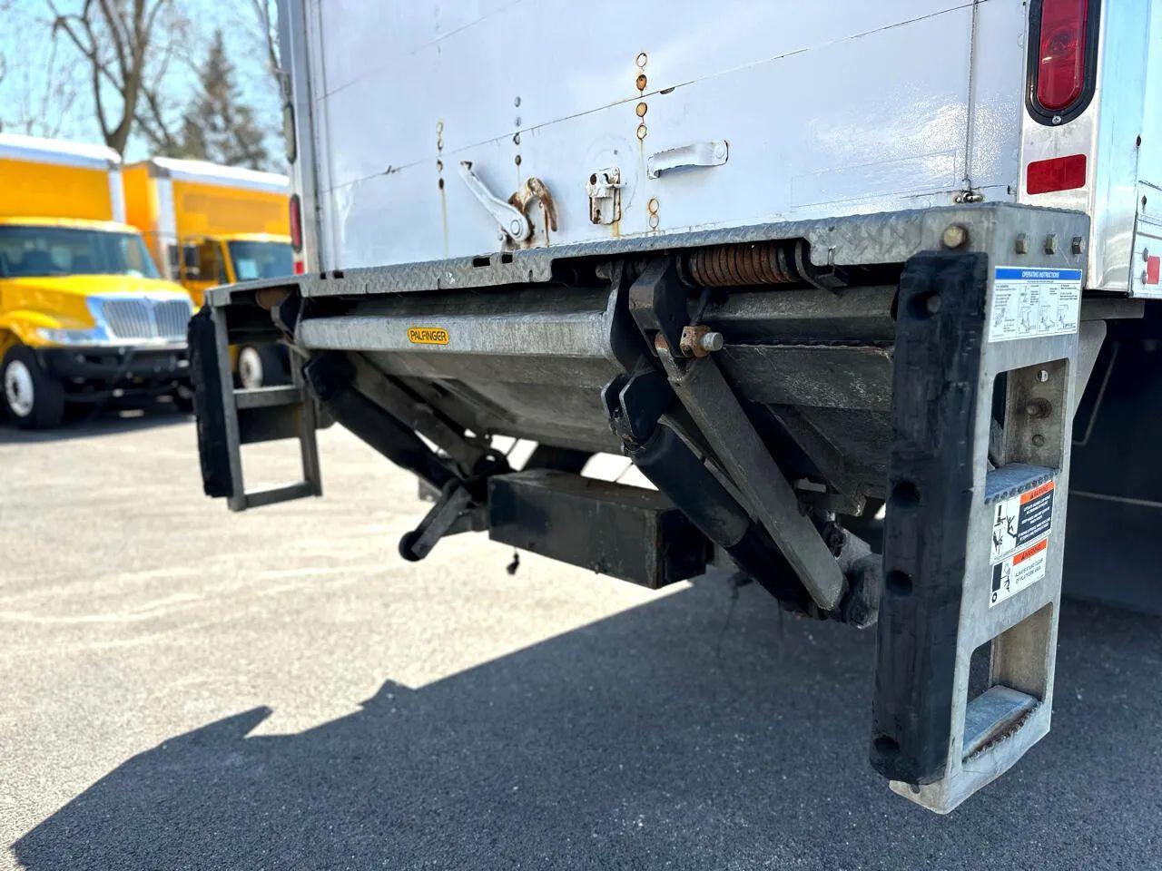 Freightliner M2 106 Medium Duty  2017