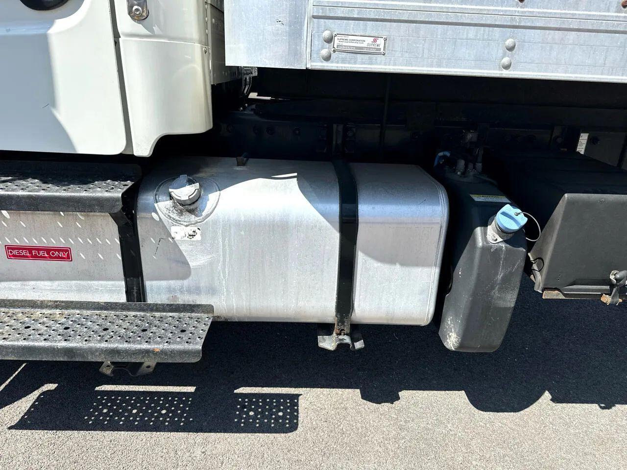 Freightliner M2 106 Medium Duty  2017