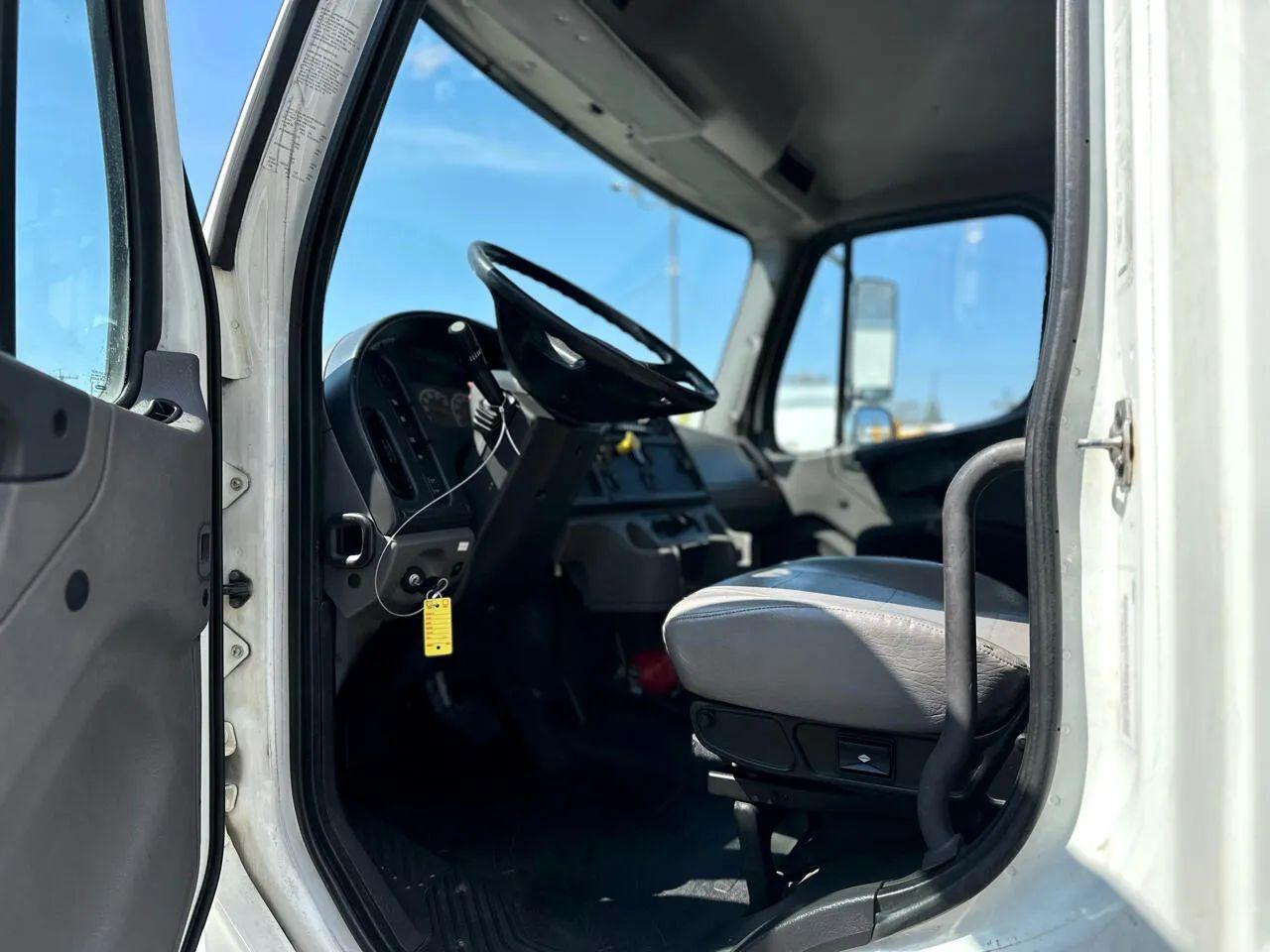 Freightliner M2 106 Medium Duty  2017
