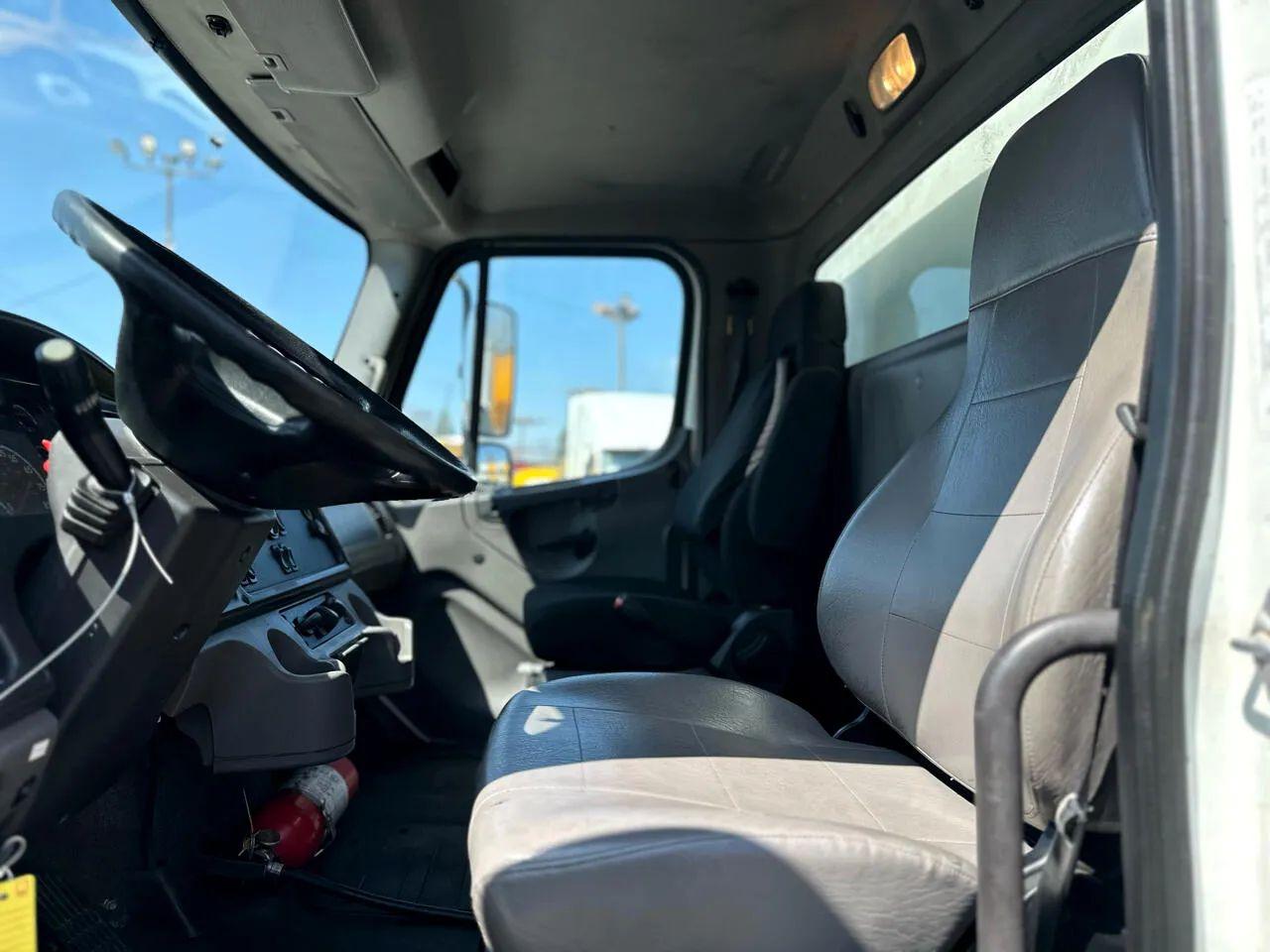 Freightliner M2 106 Medium Duty  2017