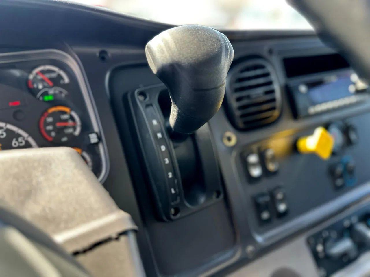 Freightliner M2 106 Medium Duty  2017