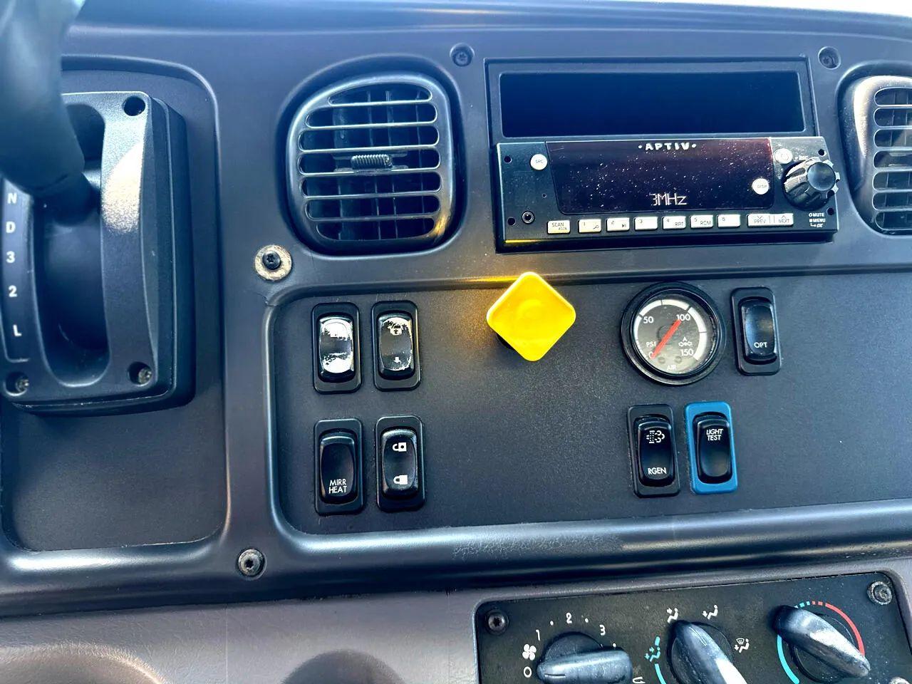 Freightliner M2 106 Medium Duty  2017