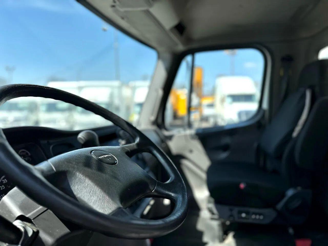 Freightliner M2 106 Medium Duty  2017