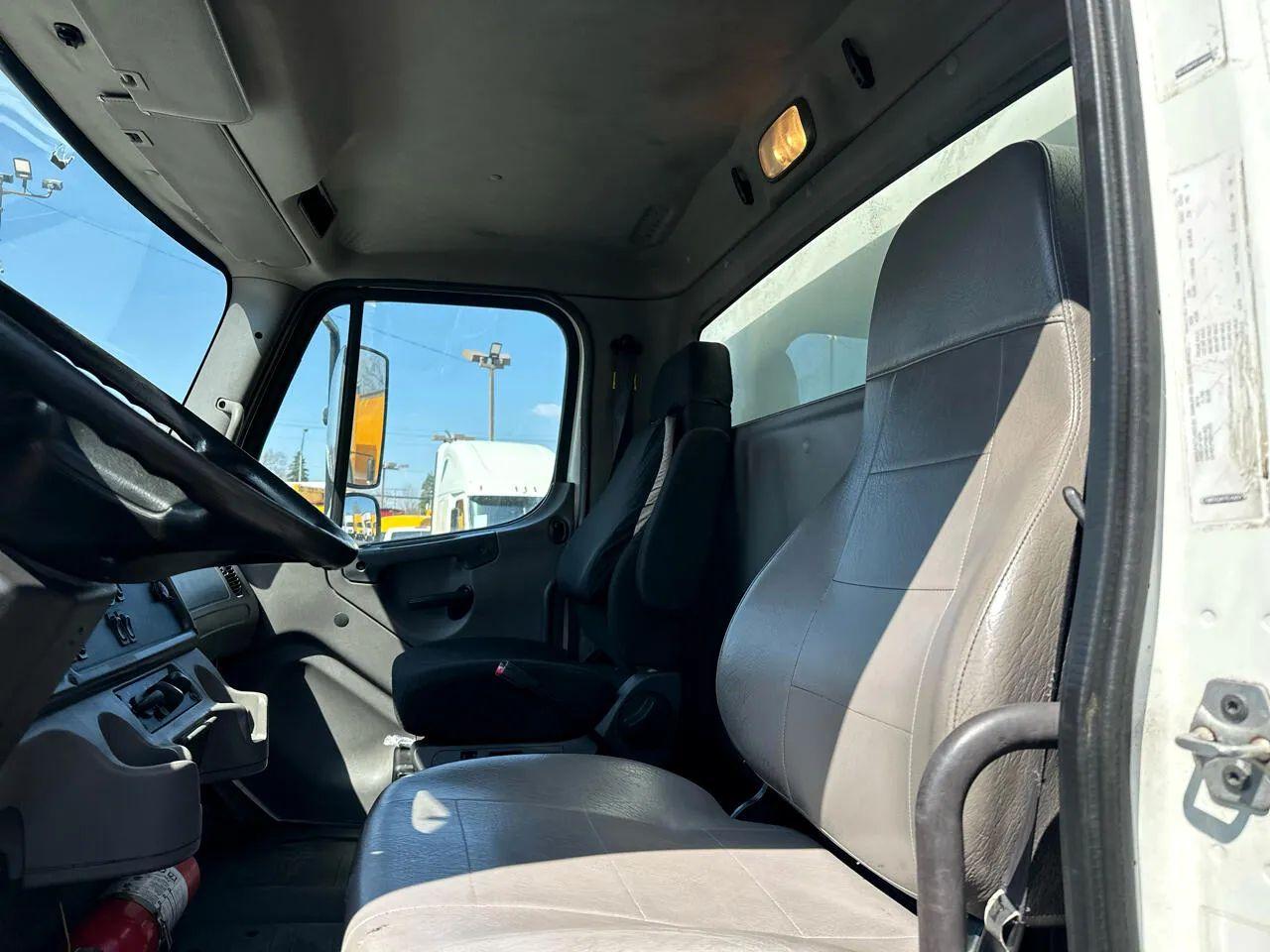Freightliner M2 106 Medium Duty  2017