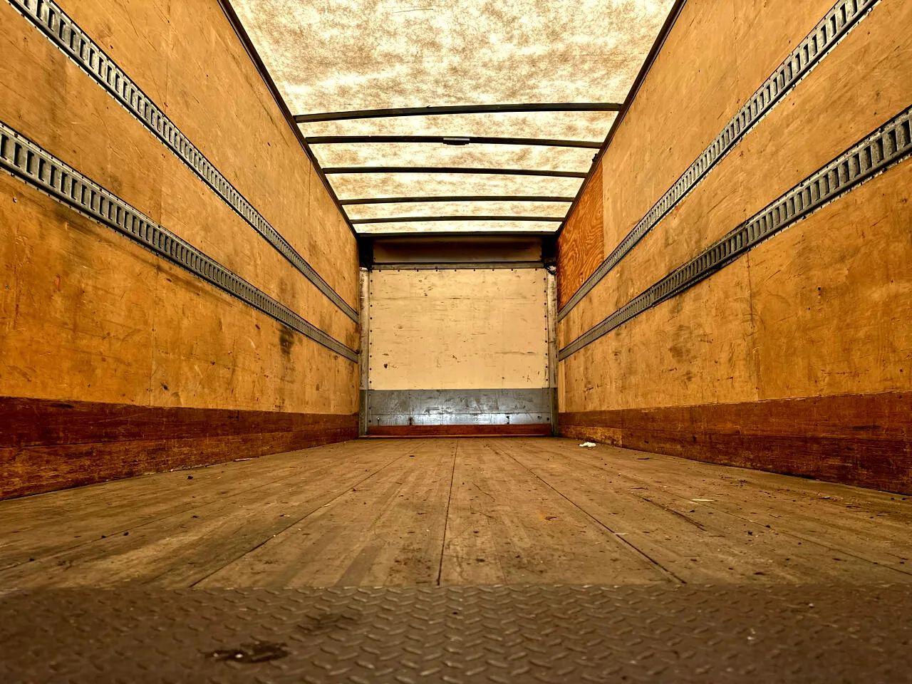 Freightliner M2 106 Medium Duty  2017