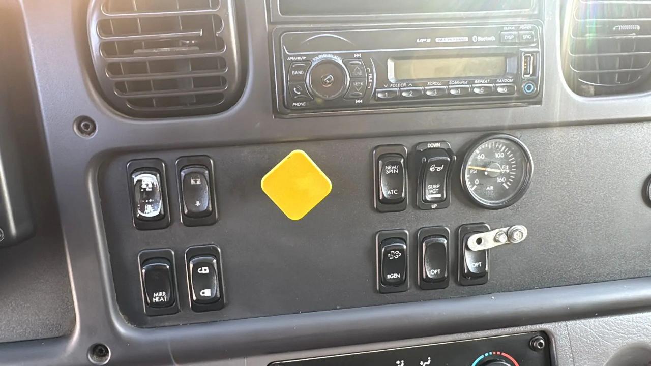 Freightliner M2 106 Medium Duty  2017