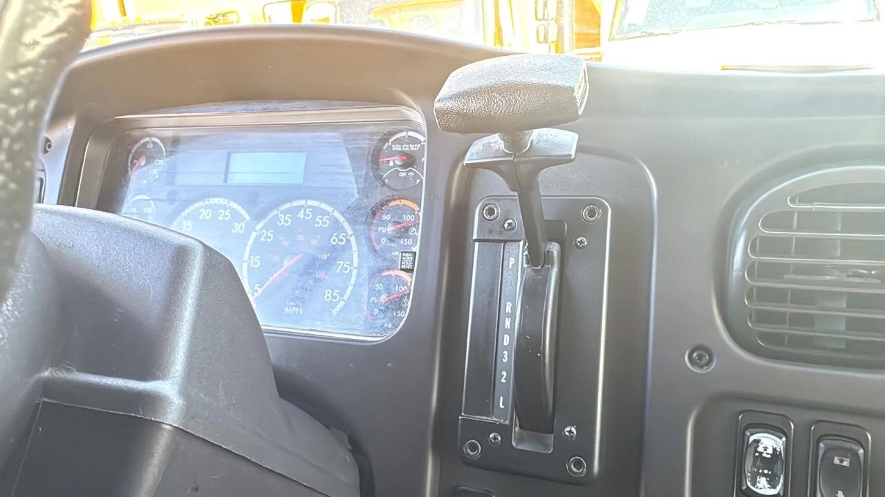 Freightliner M2 106 Medium Duty  2017