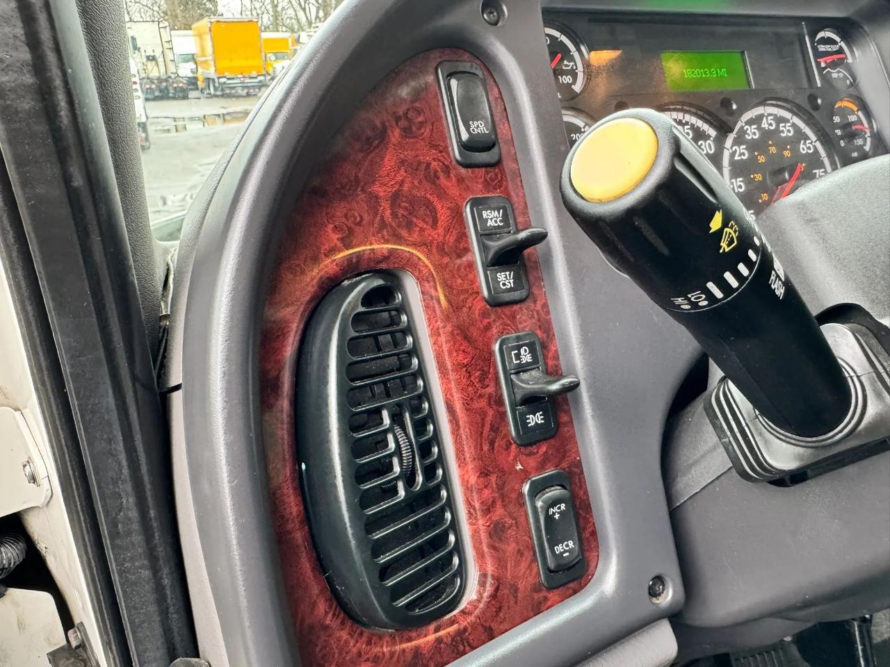 Freightliner M2 106  2019