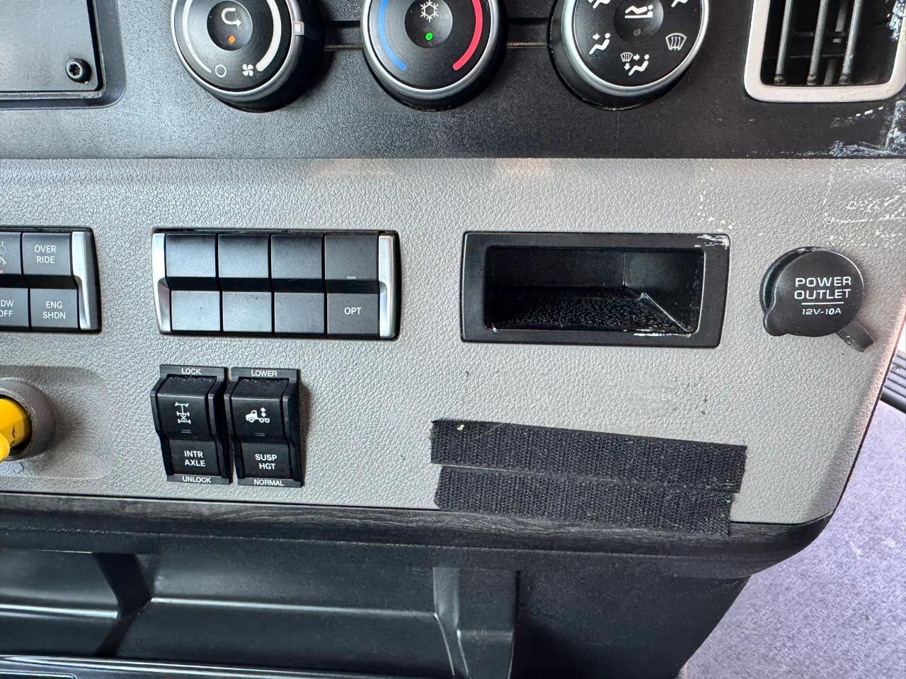 Freightliner Cascadia  2023