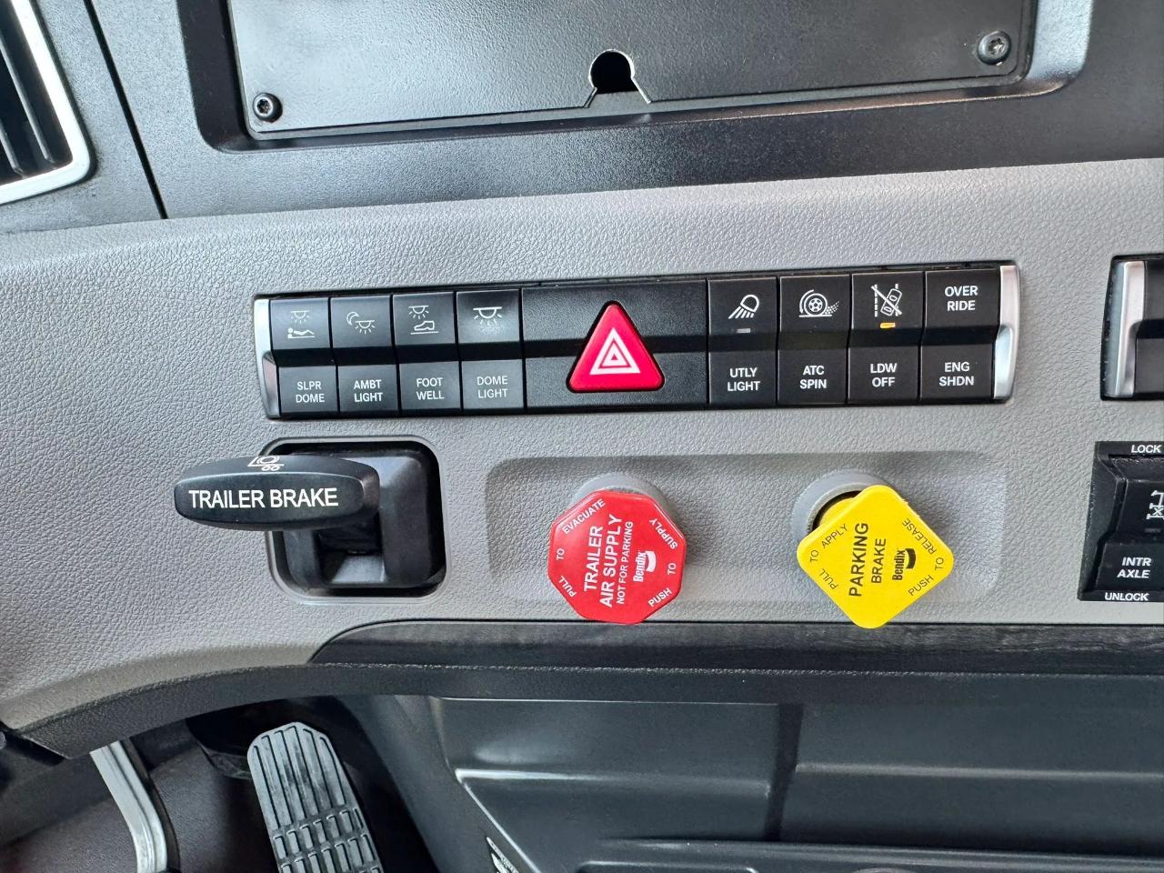 Freightliner Cascadia  2023