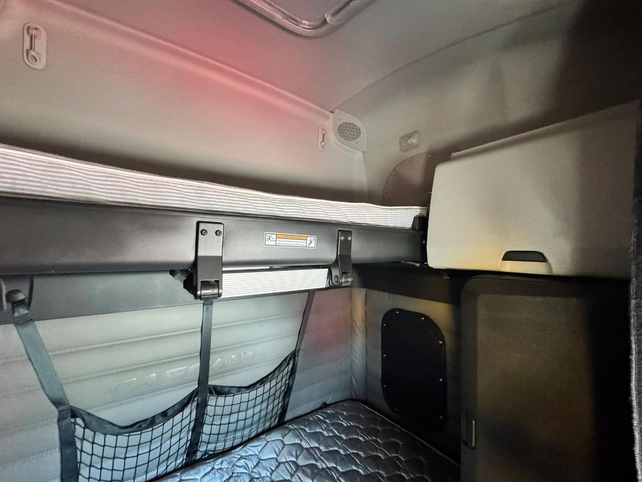 Freightliner Cascadia  2023