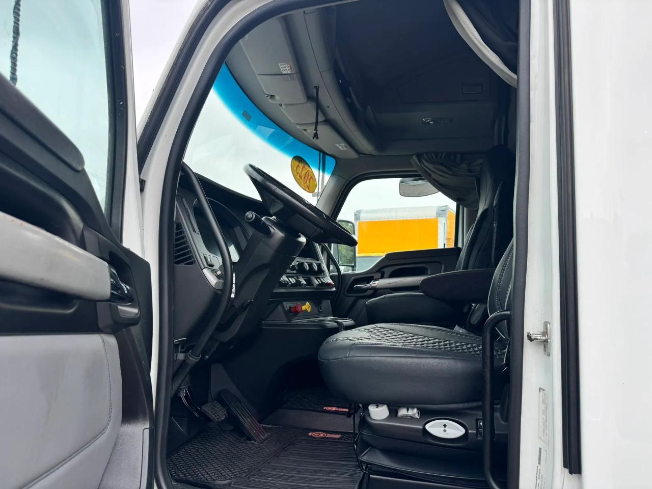 Kenworth T680  2023