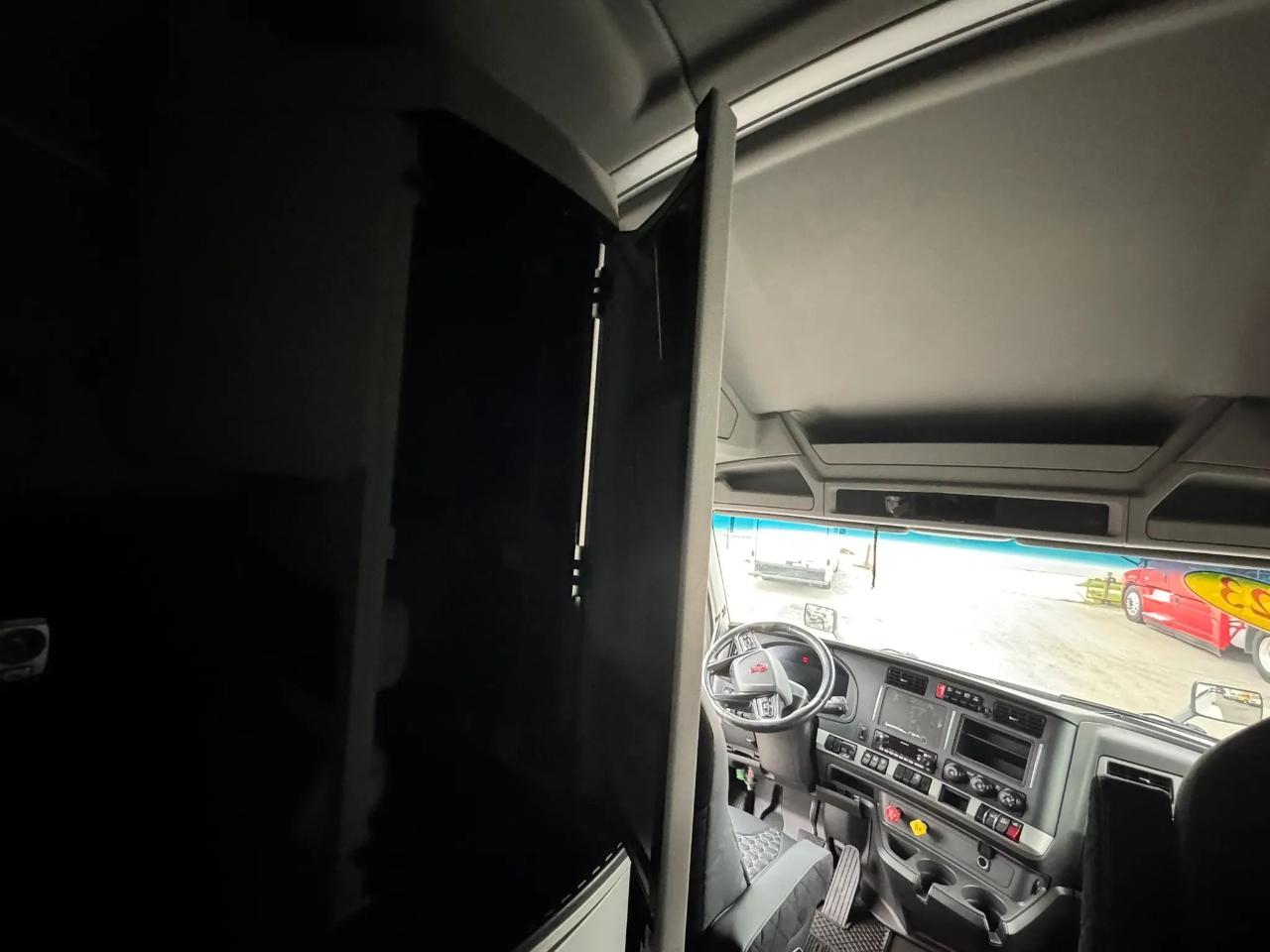 Kenworth T680  2023