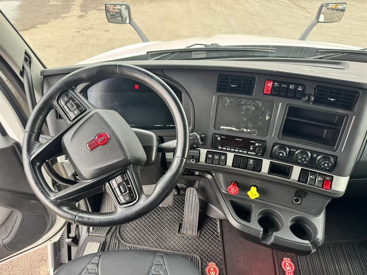 Kenworth T680  2023
