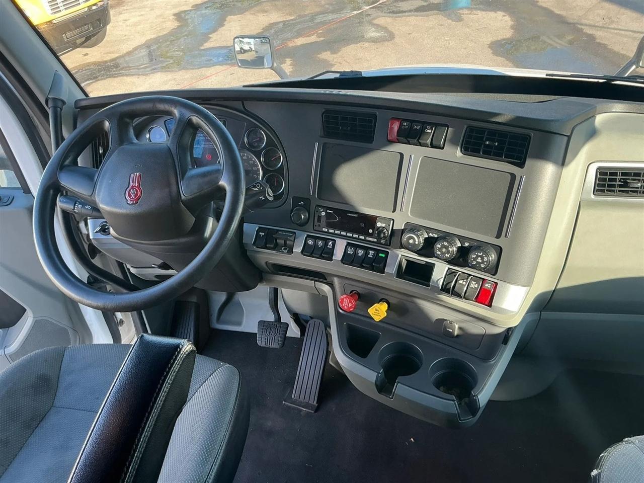 Kenworth 310  2022