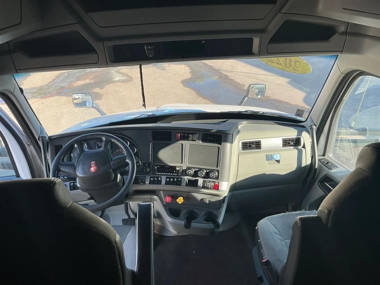 Kenworth 310  2022
